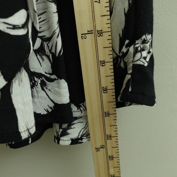 White House Black Market Womens Flutter Mini Skirt White Floral Pattern Size 8 - Picture 6 of 7